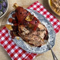 Suckling Pig Shoulder, Frozen, +/-1.5kg